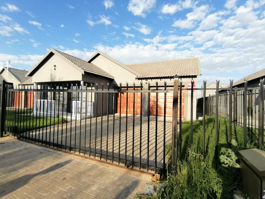 4 Bedroom Property for Sale in Bloemspruit Free State